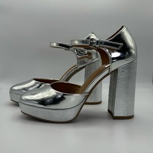 DV by Dolce Vita Moesha (size 5.5)